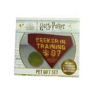 Wizarding World Harry Potter Pet Gift‎ Set Gryffindor Seeker Bandana Snitch Ball